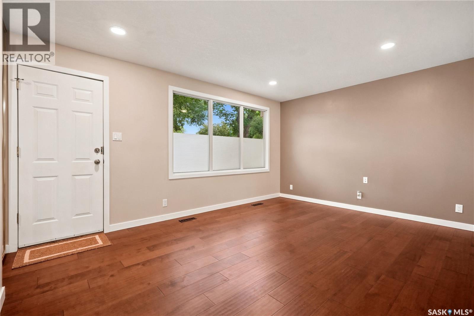 110 McCannel STREET - 3