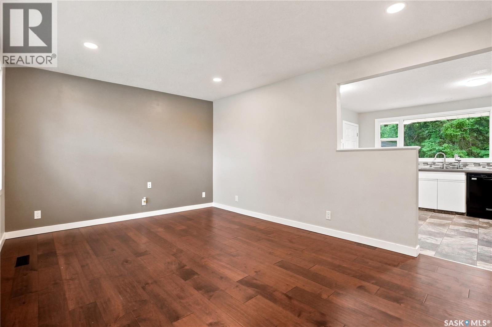 110 McCannel STREET - 4