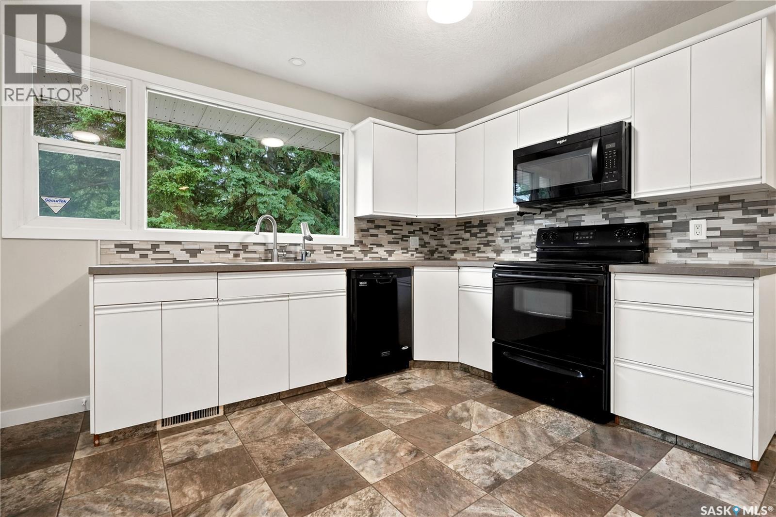110 McCannel STREET - 5