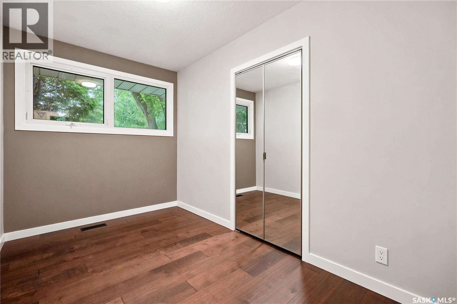 110 McCannel STREET - 11