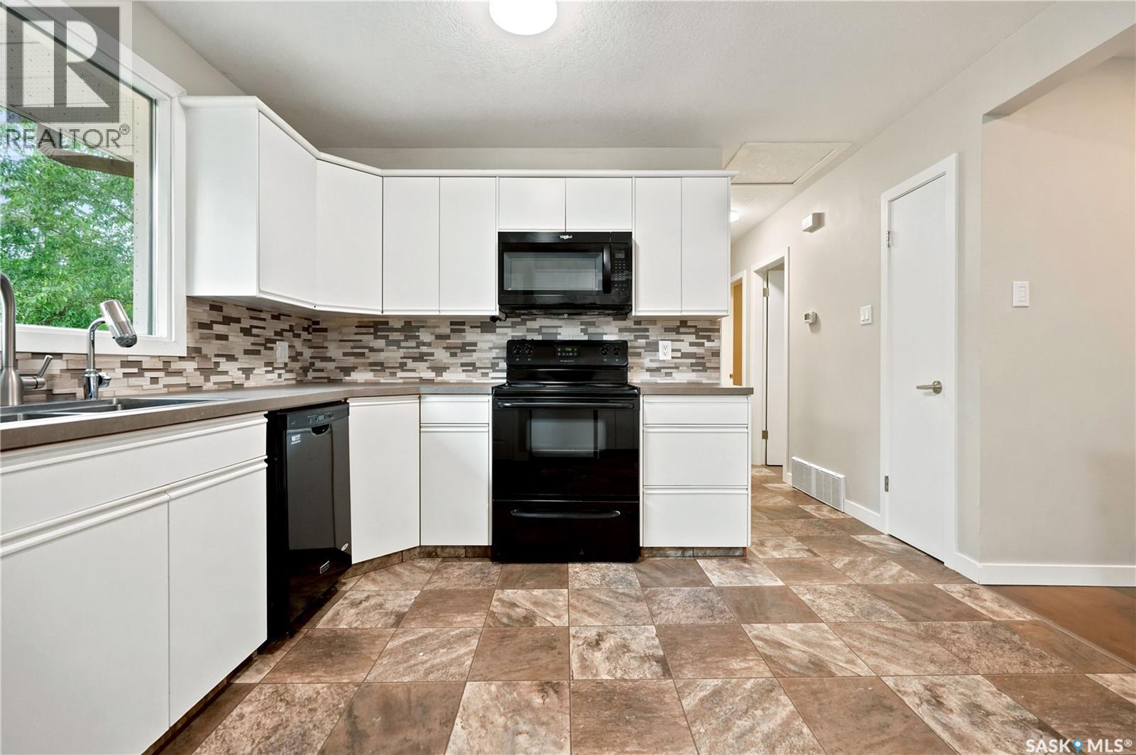 110 McCannel STREET - 6