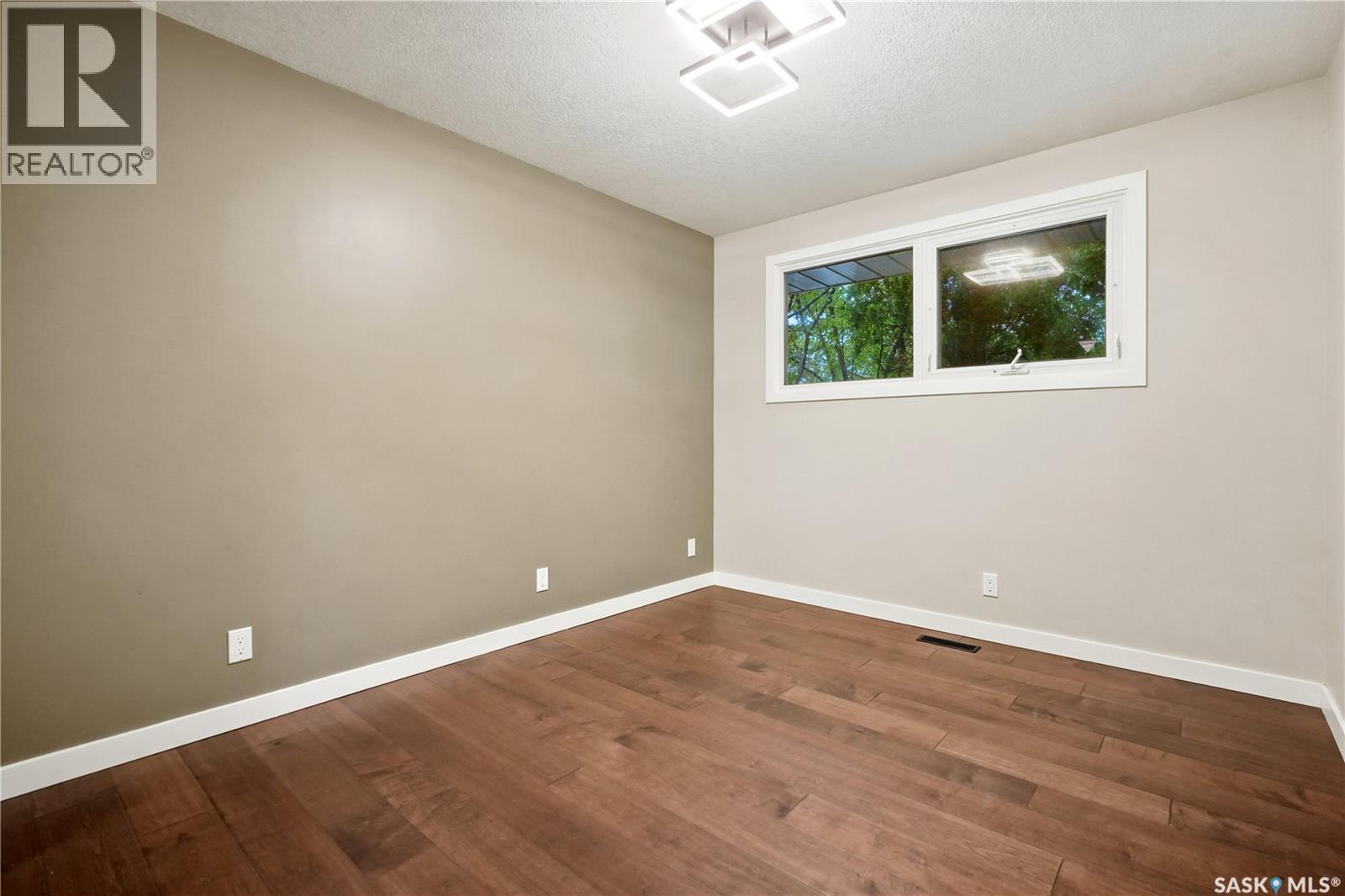 110 McCannel STREET - 9