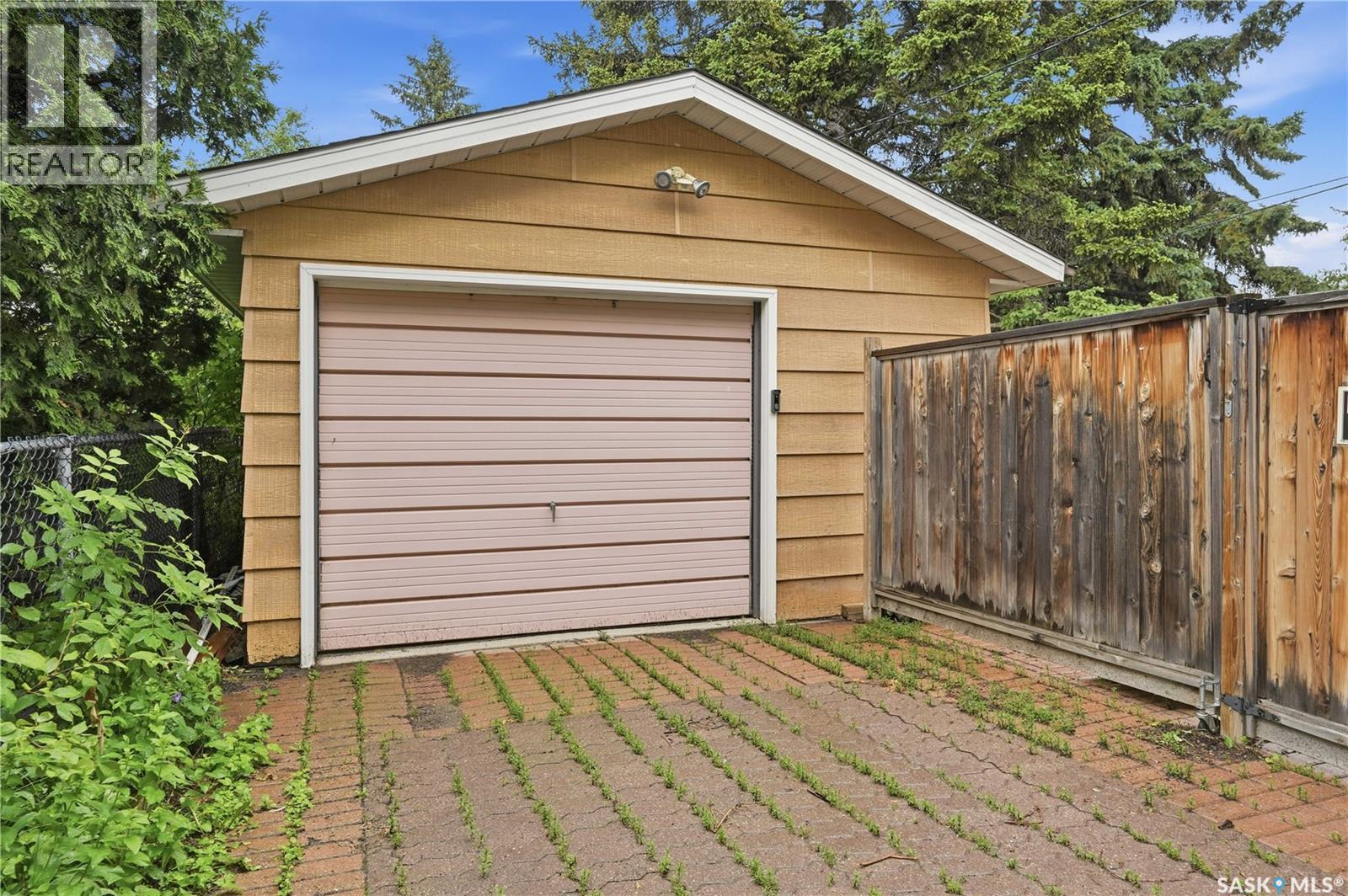 110 McCannel STREET - 26