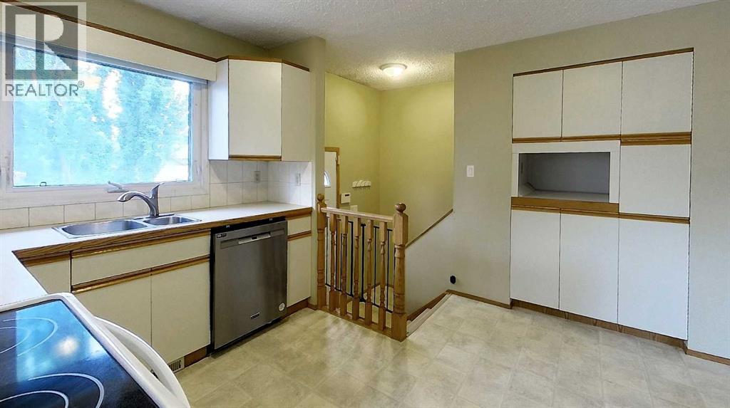 5415 15 Avenue - 7