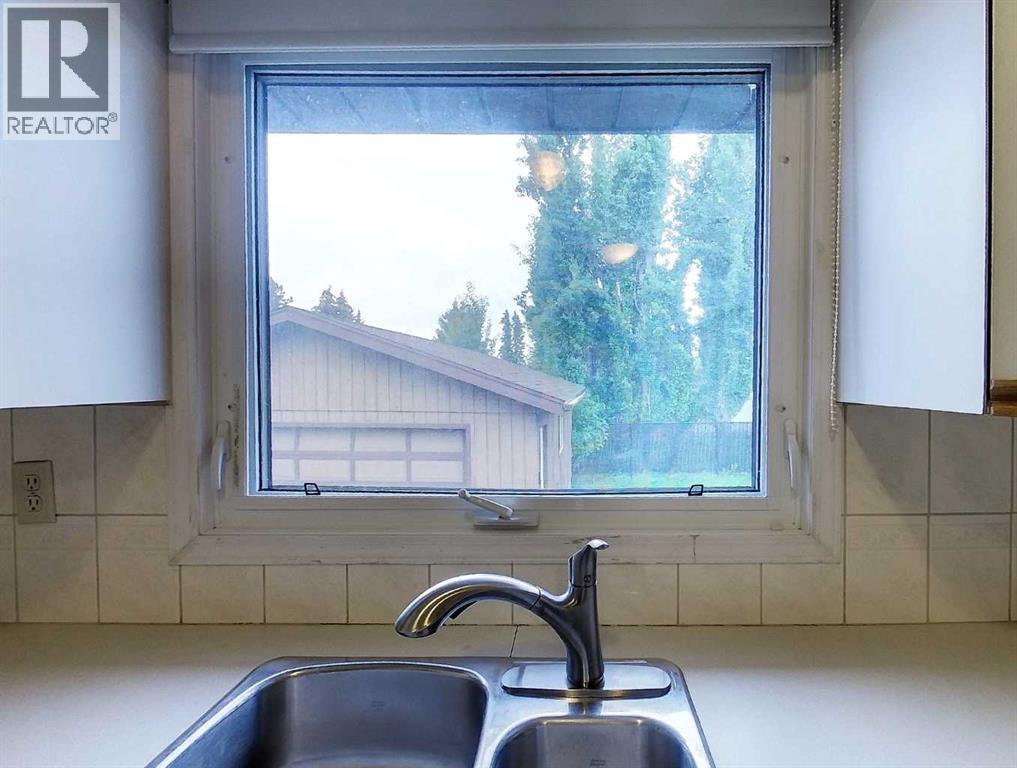 5415 15 Avenue - 9