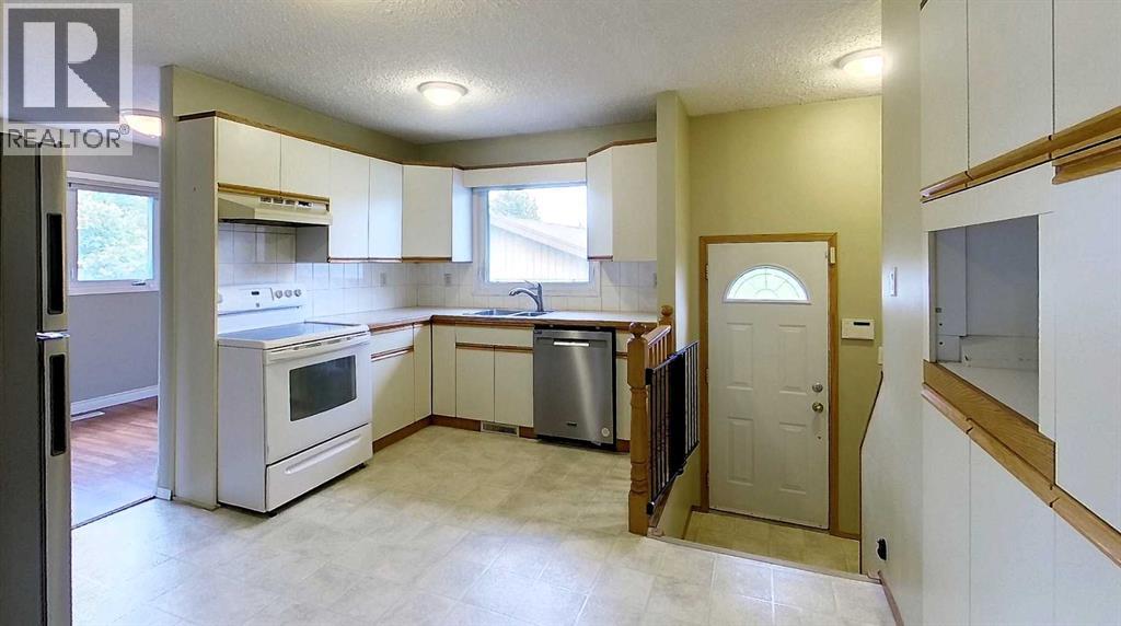 5415 15 Avenue - 6