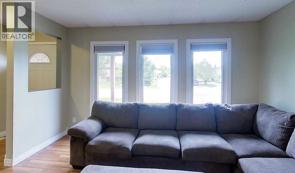 5415 15 Avenue - 3