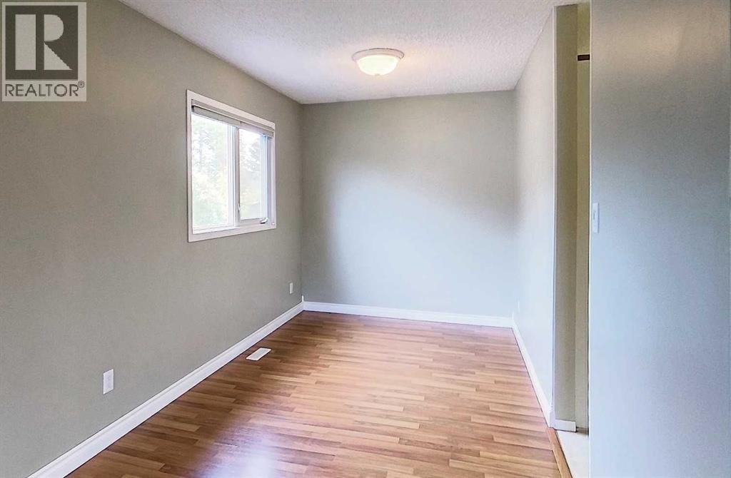 5415 15 Avenue - 4