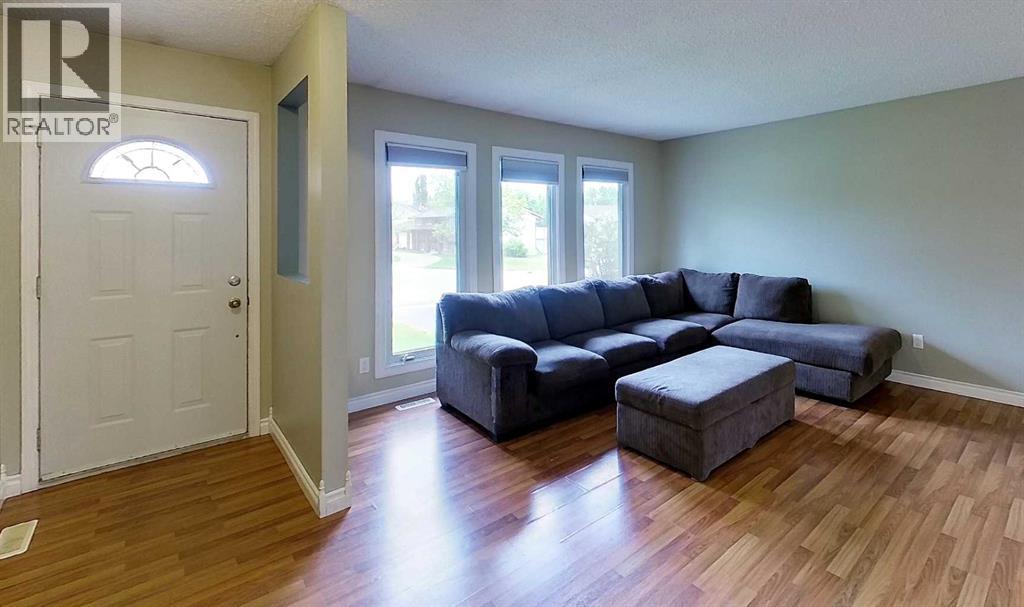 5415 15 Avenue - 2