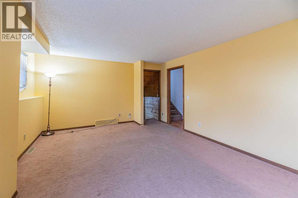 64 Castledale Crescent NE - 29
