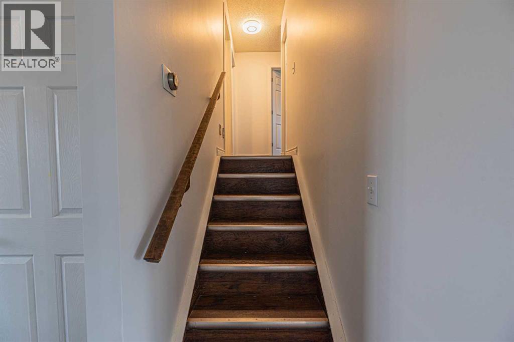 64 Castledale Crescent NE - 17