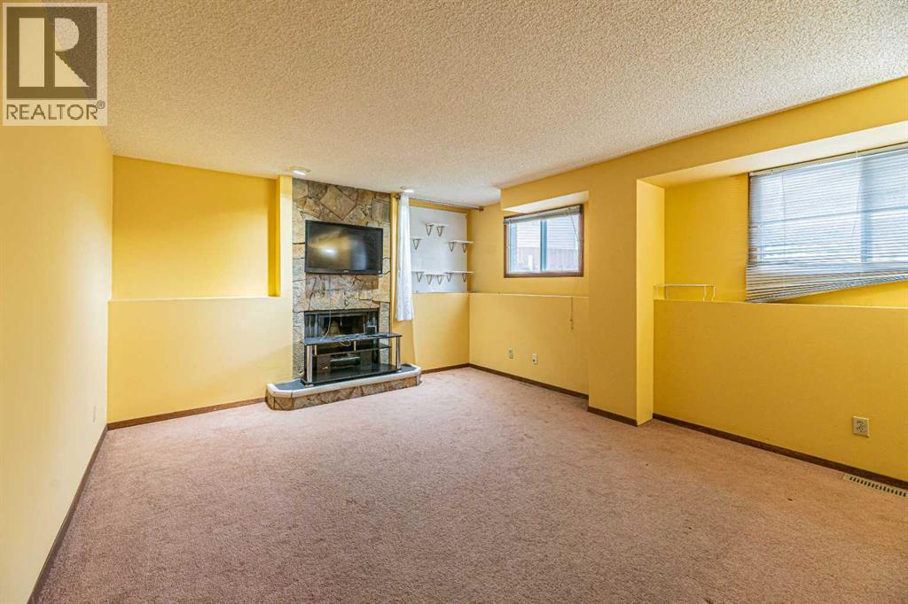 64 Castledale Crescent NE - 28
