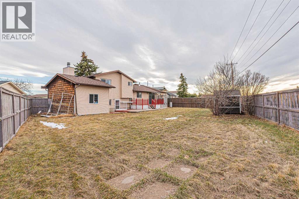 64 Castledale Crescent NE - 43