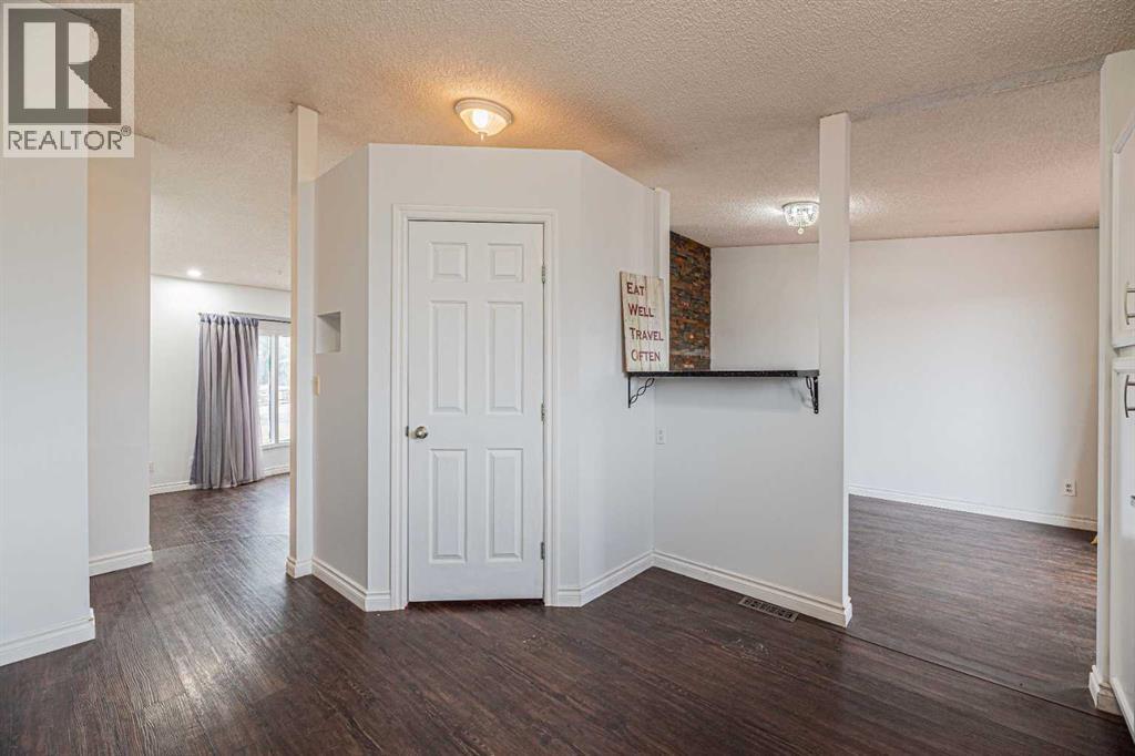 64 Castledale Crescent NE - 13