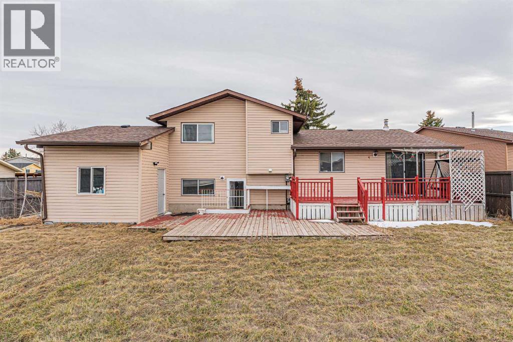 64 Castledale Crescent NE - 44
