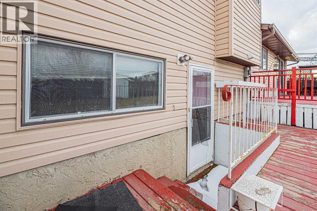 64 Castledale Crescent NE - 39