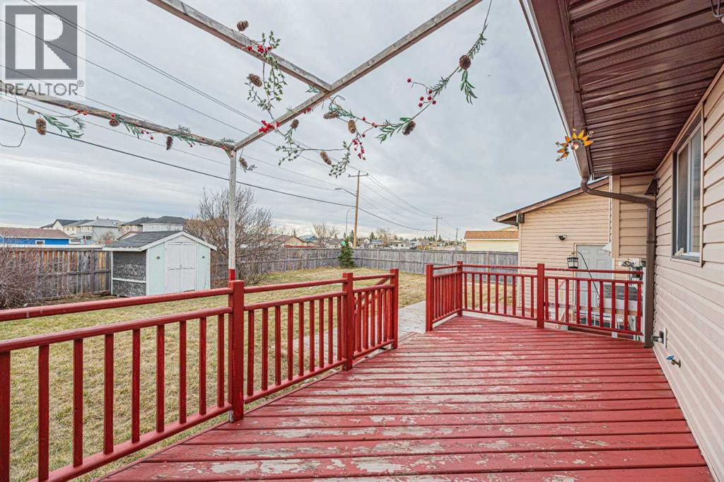 64 Castledale Crescent NE - 41
