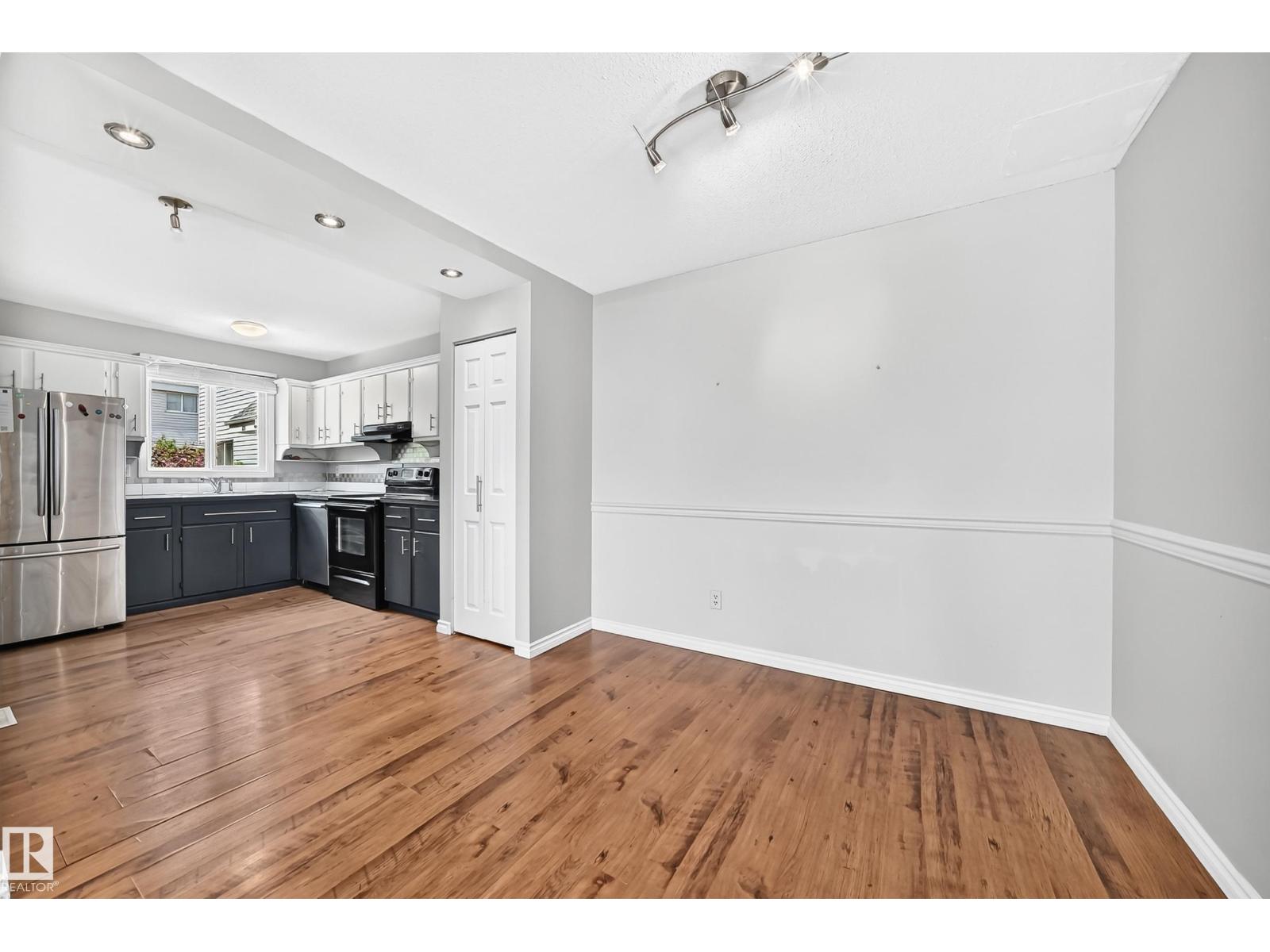 32 MCLEOD PL NW - 10