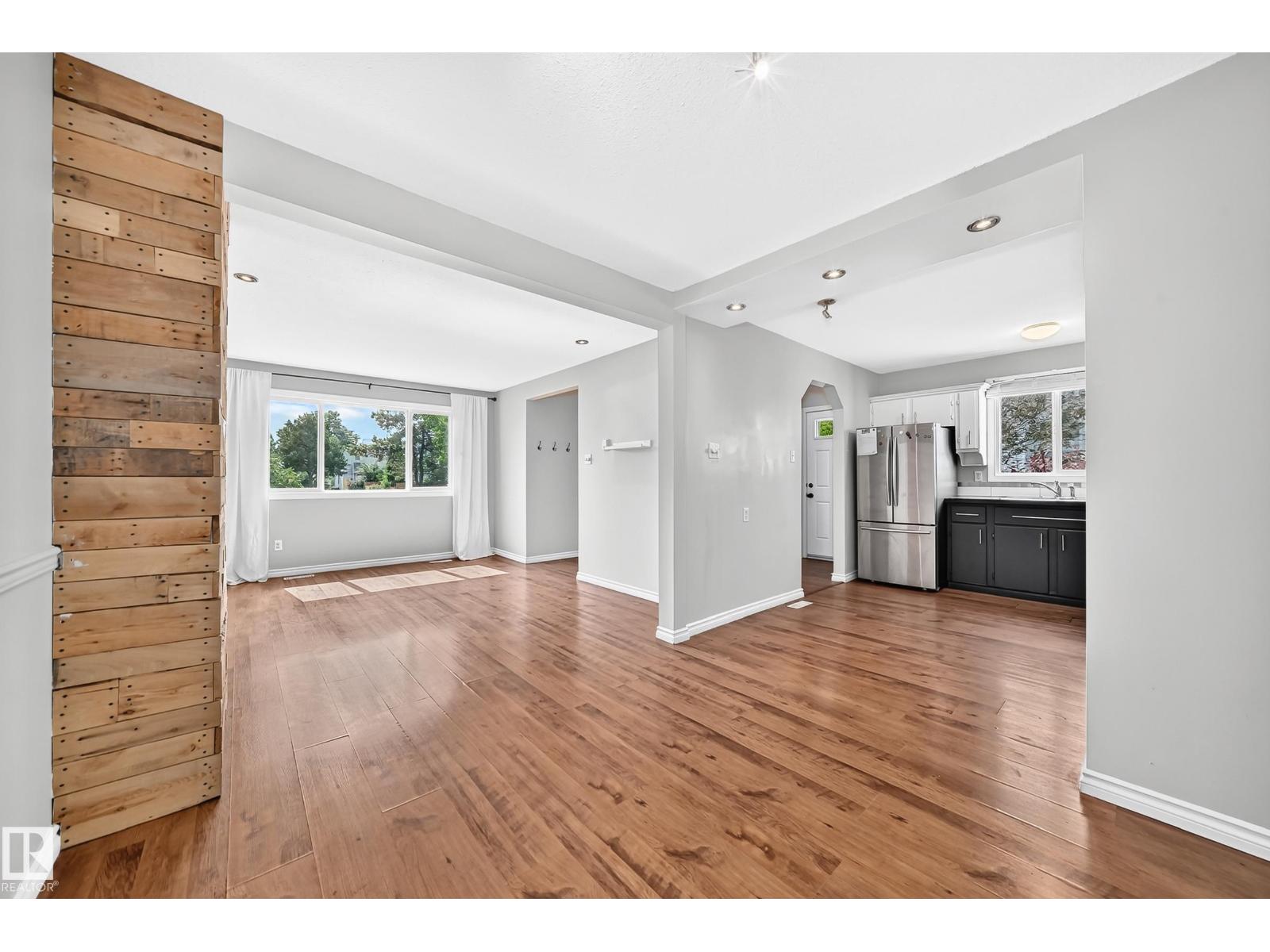 32 MCLEOD PL NW - 11