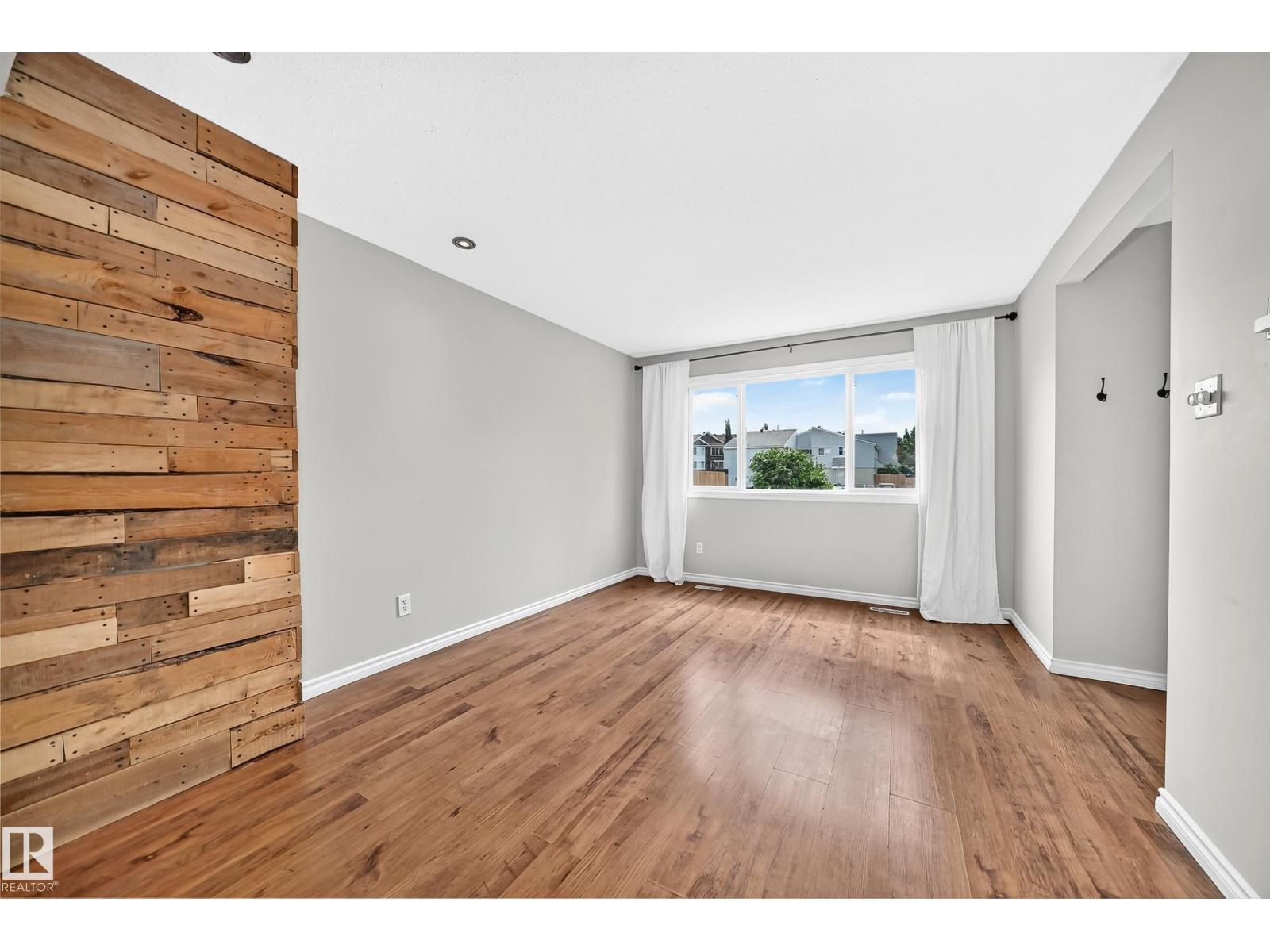 32 MCLEOD PL NW - 13