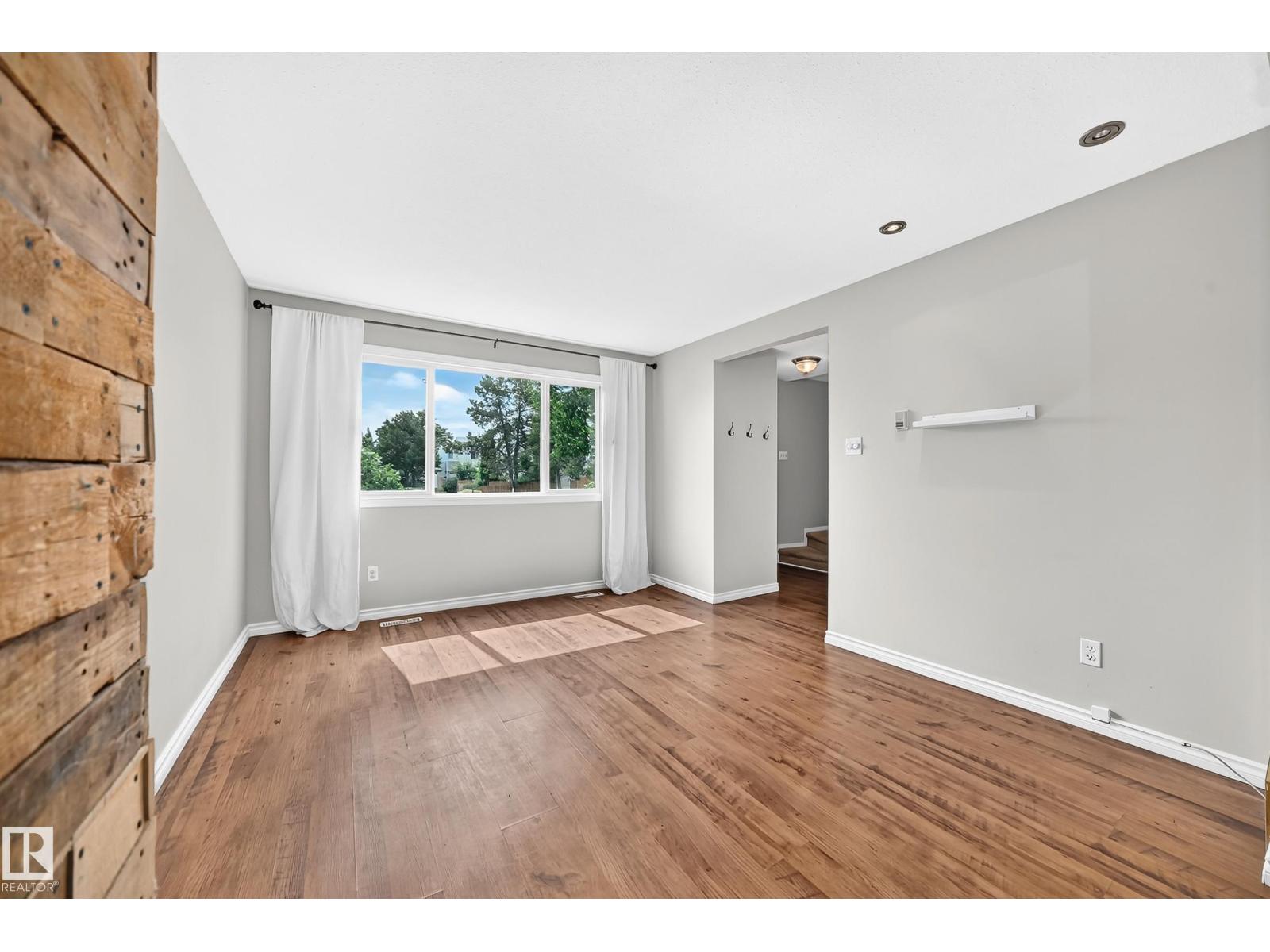32 MCLEOD PL NW - 14