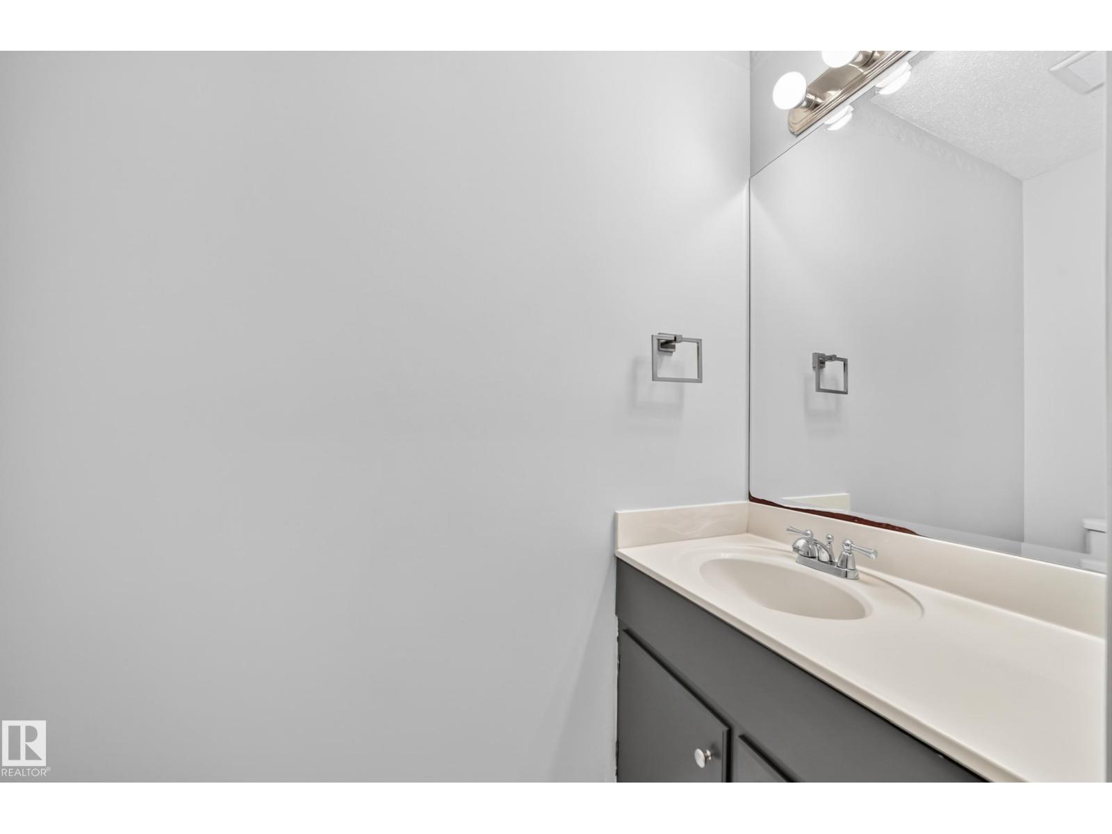 32 MCLEOD PL NW - 17