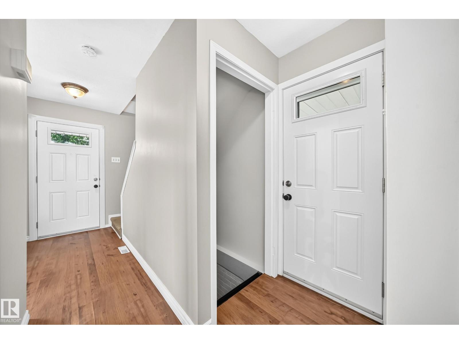32 MCLEOD PL NW - 19