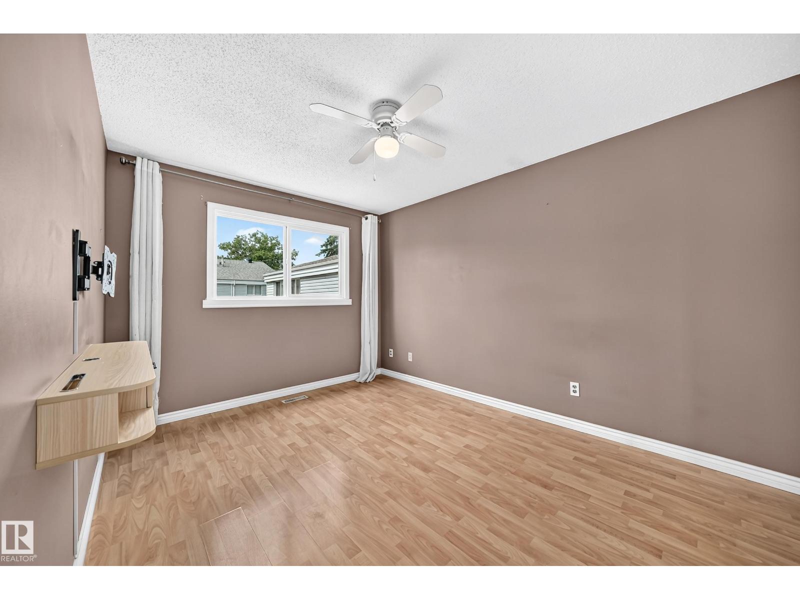 32 MCLEOD PL NW - 24