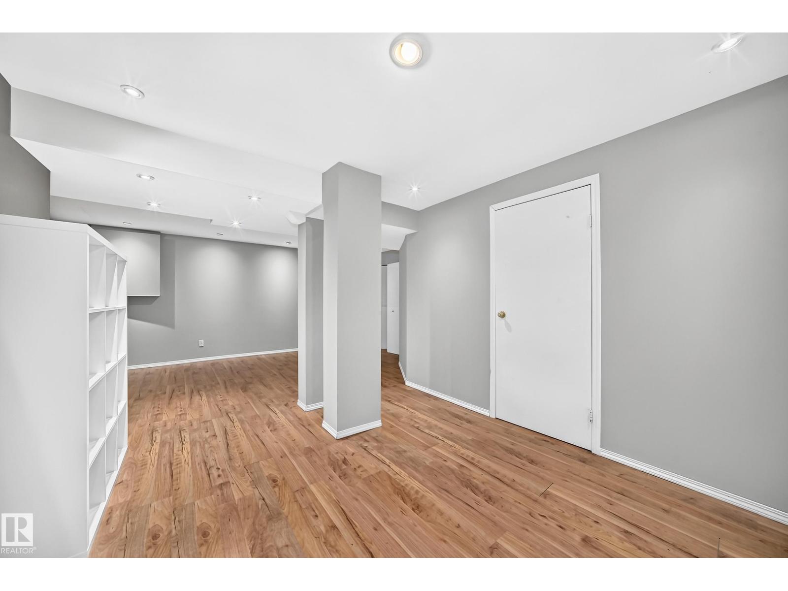 32 MCLEOD PL NW - 30