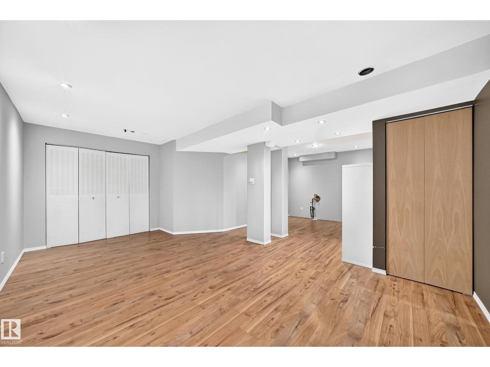 32 MCLEOD PL NW - 33