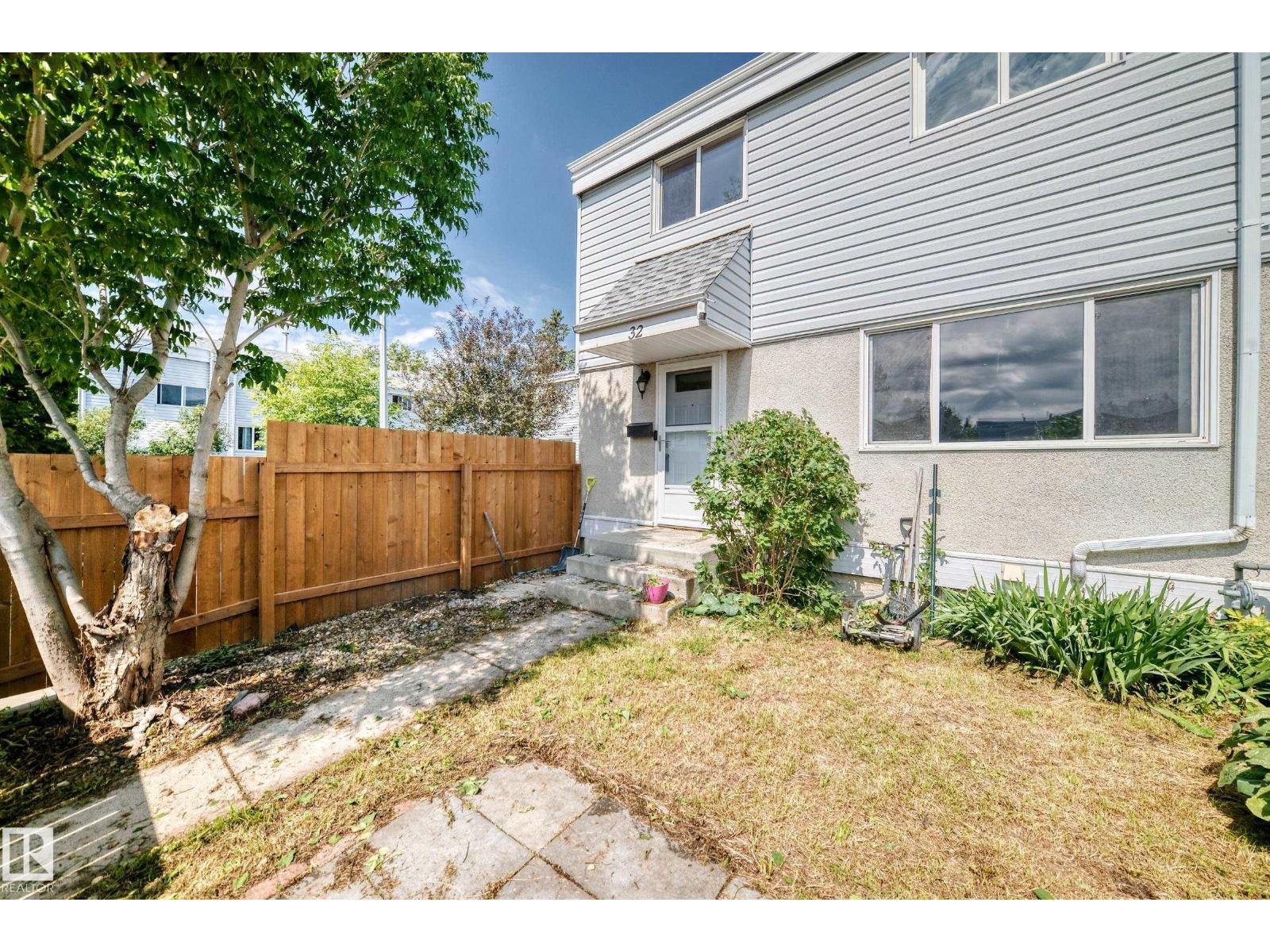 32 MCLEOD PL NW - 4
