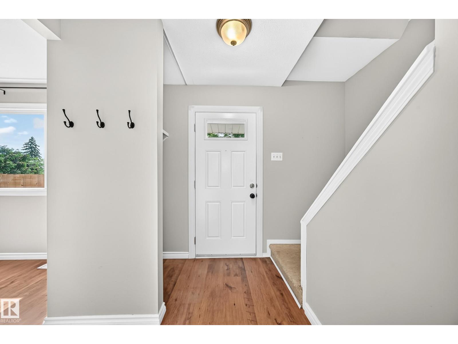 32 MCLEOD PL NW - 5