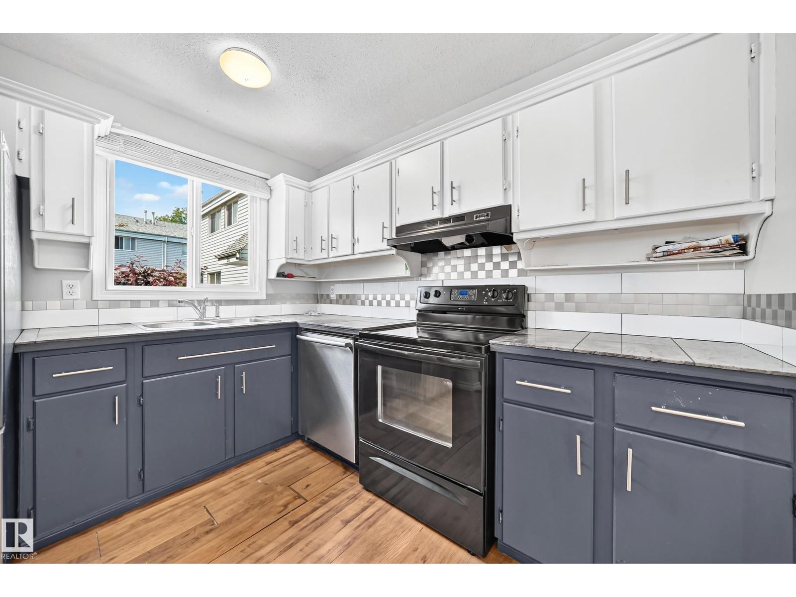 32 MCLEOD PL NW - 7