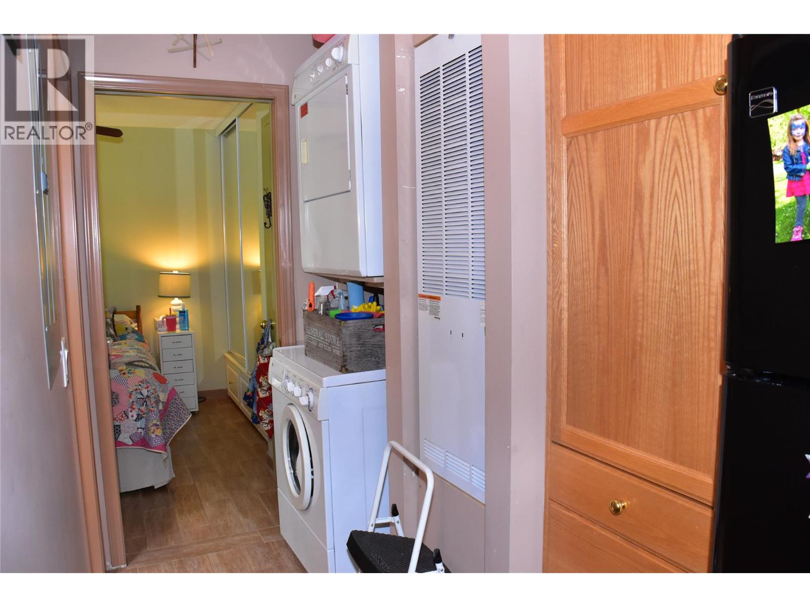 #17 2615 Lakeshore Drive - 16