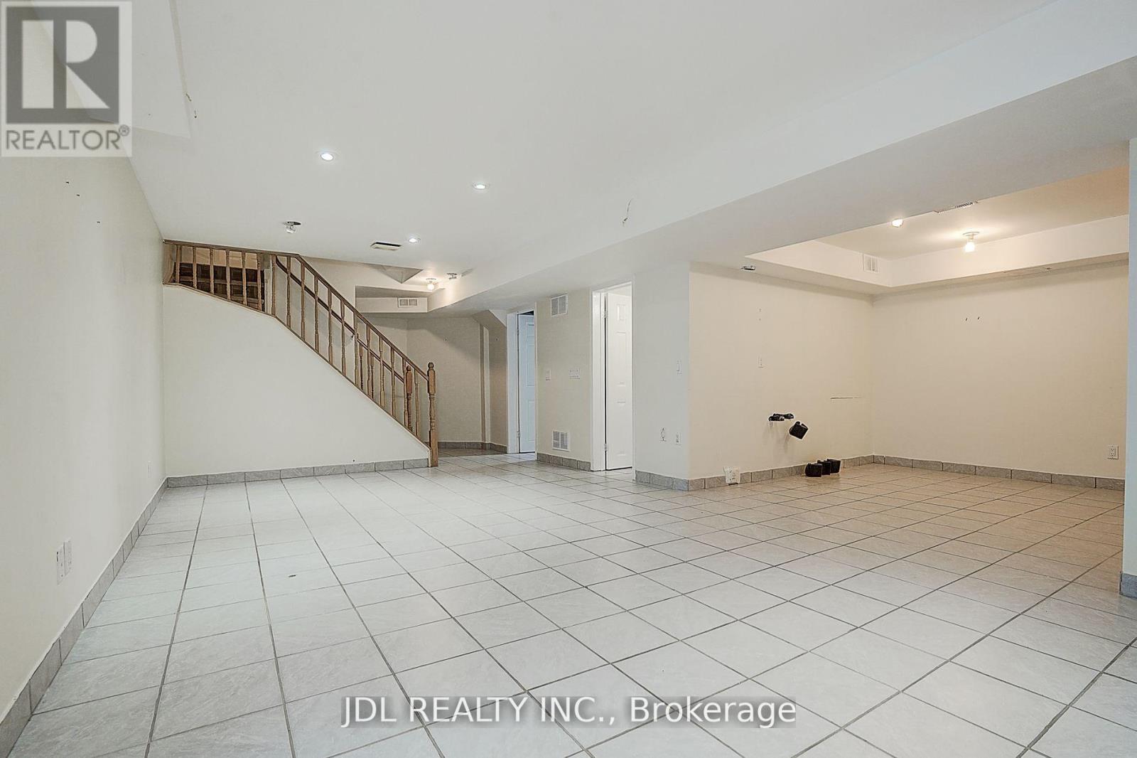 47 MILLCLIFF CIRCLE - 32