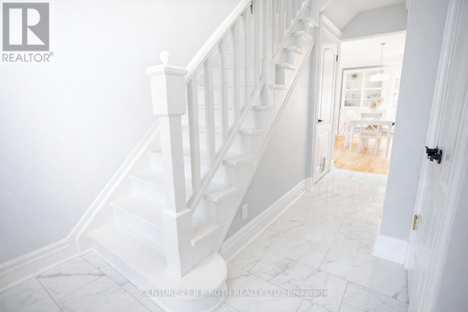 9 LAIDLAW DRIVE N - 12