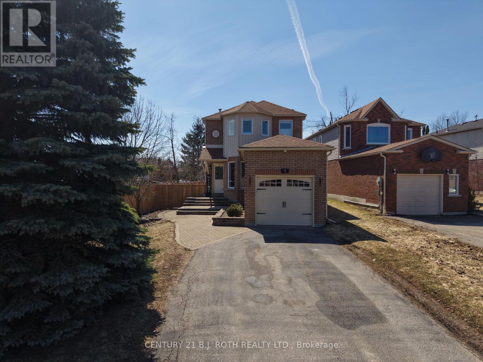 9 LAIDLAW DRIVE N - 2