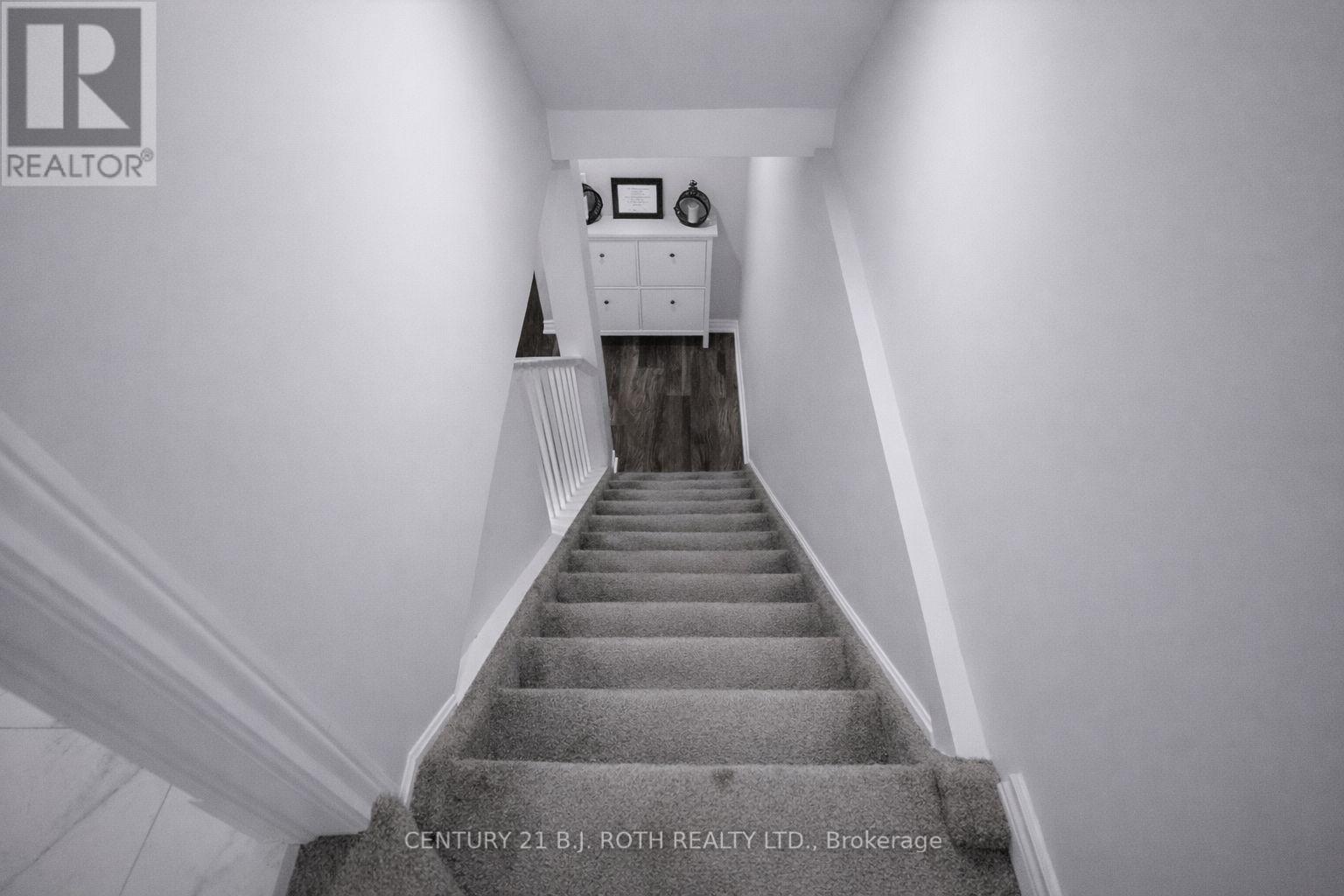 9 LAIDLAW DRIVE N - 23
