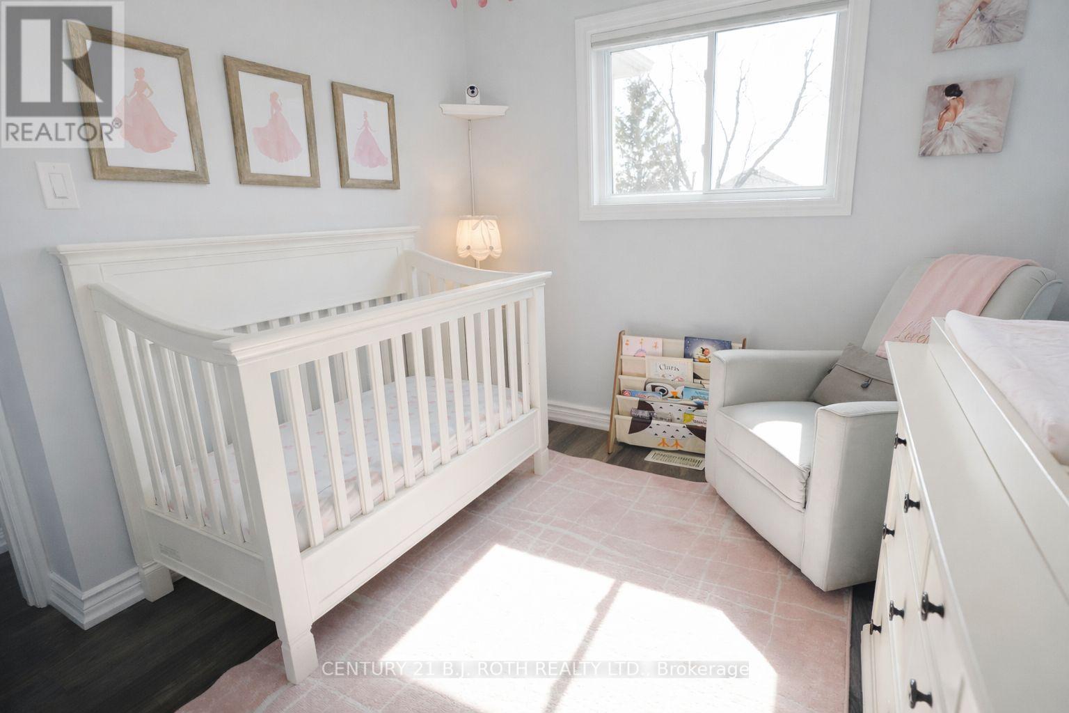 9 LAIDLAW DRIVE N - 15