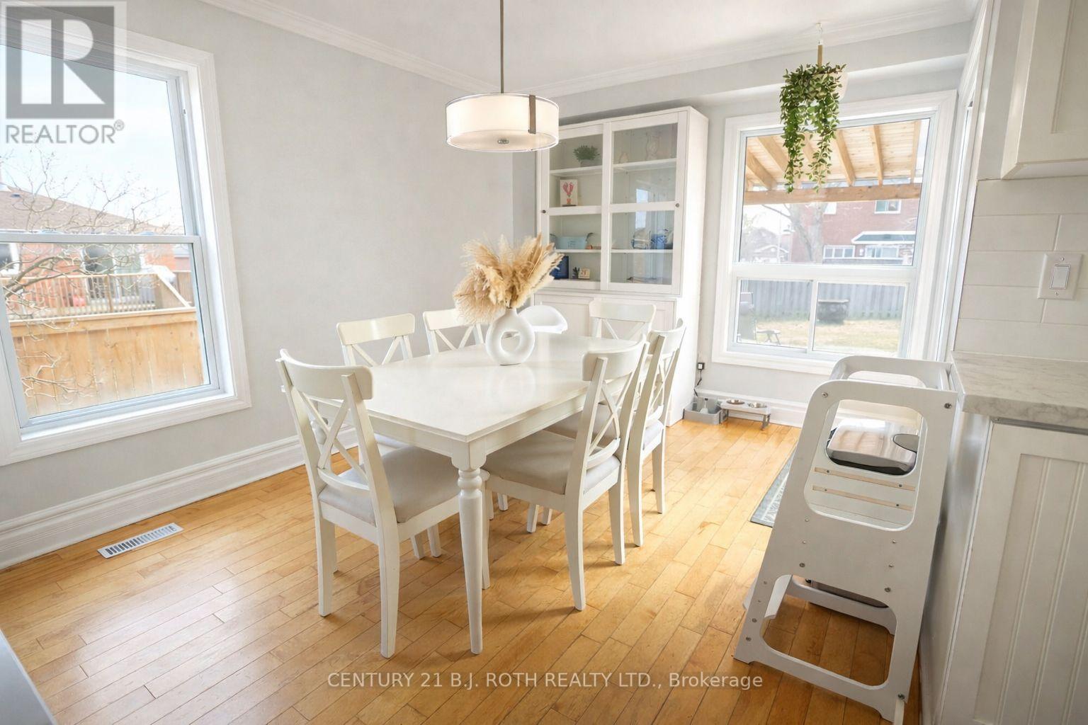 9 LAIDLAW DRIVE N - 4