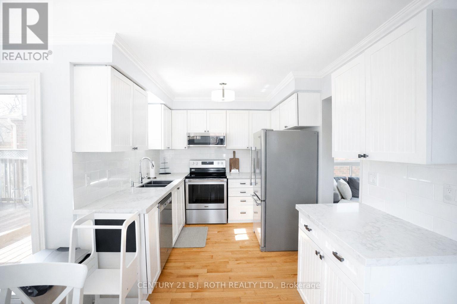 9 LAIDLAW DRIVE N - 6