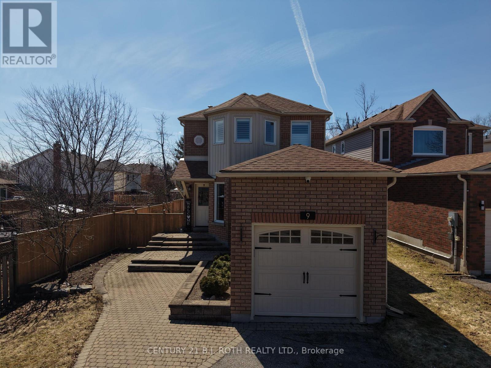 9 LAIDLAW DRIVE N - 35