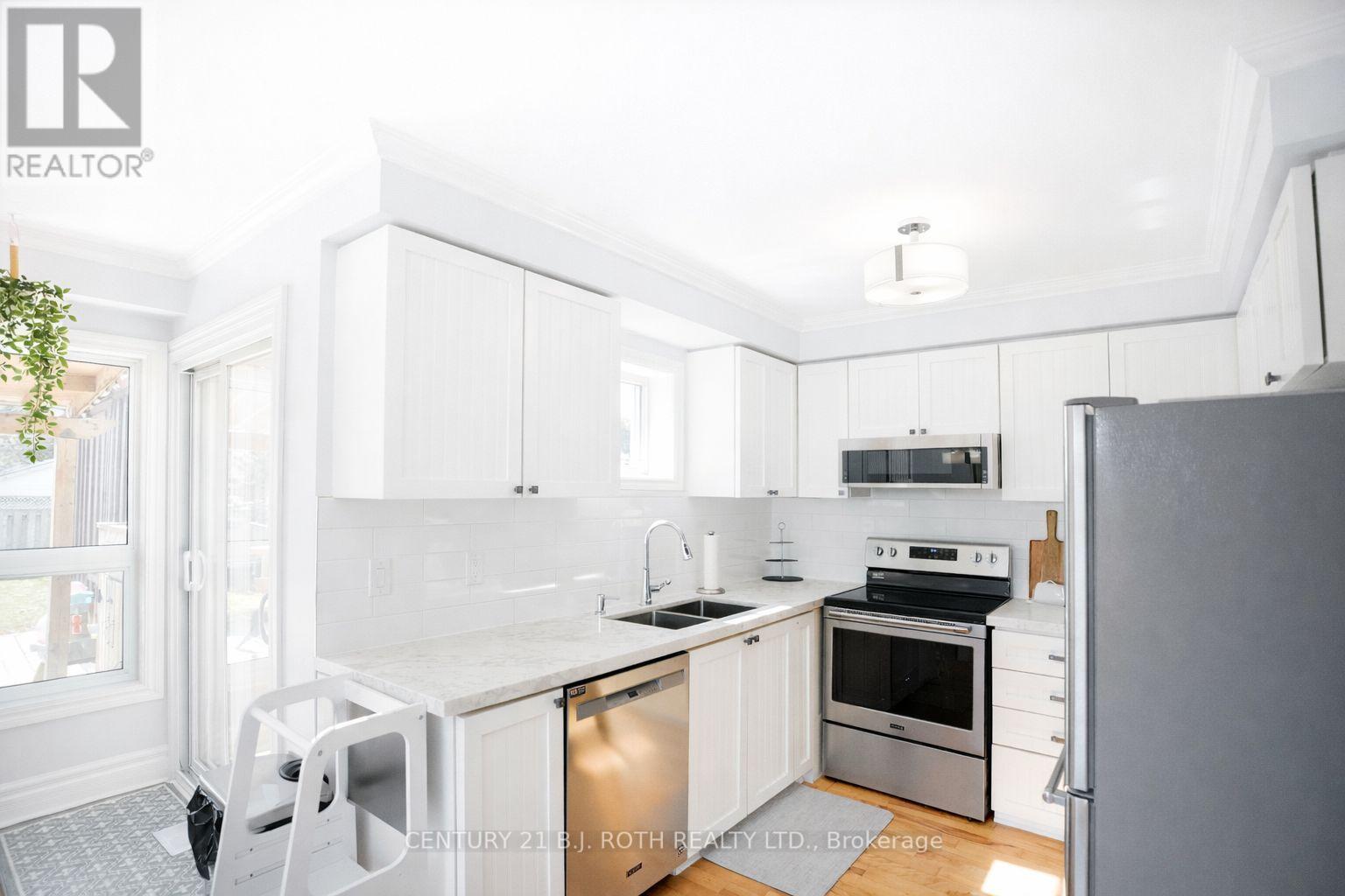 9 LAIDLAW DRIVE N - 7
