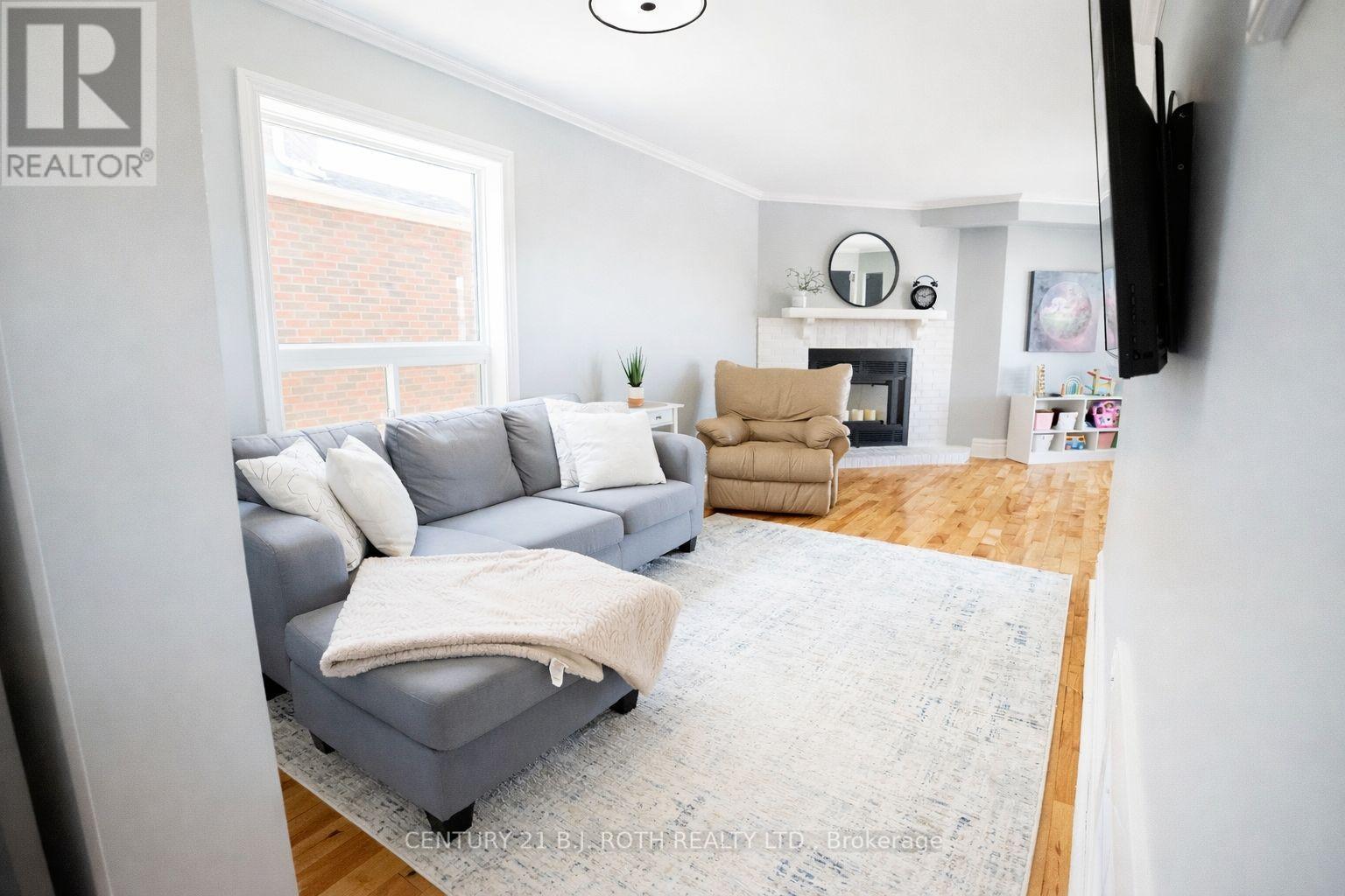 9 LAIDLAW DRIVE N - 9