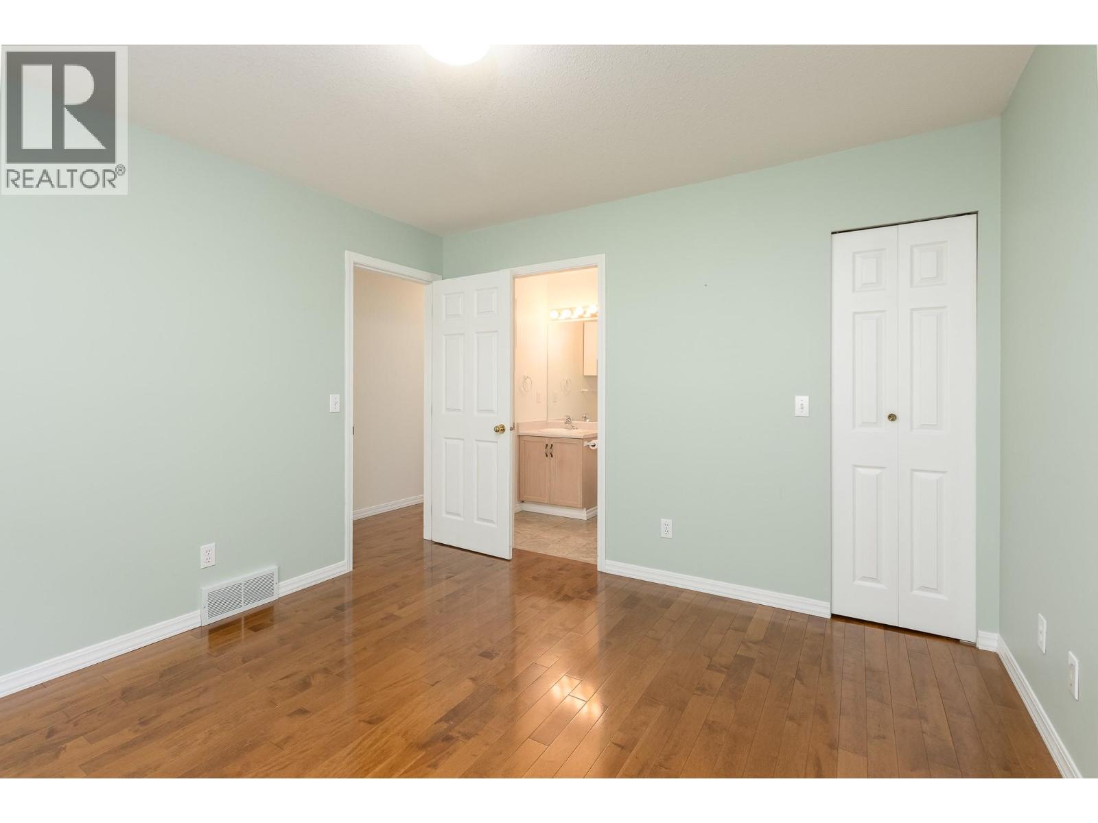 #112 870 10 Street SW - 11