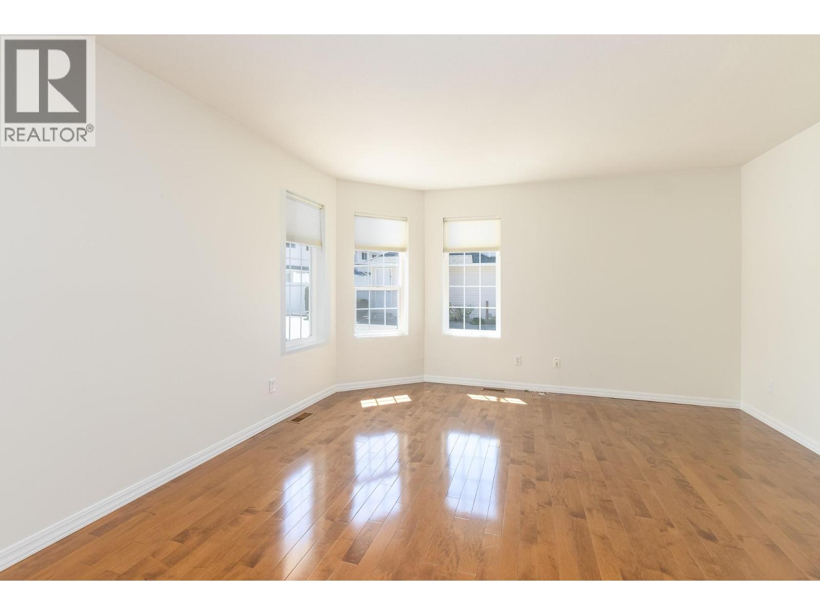 #112 870 10 Street SW - 3