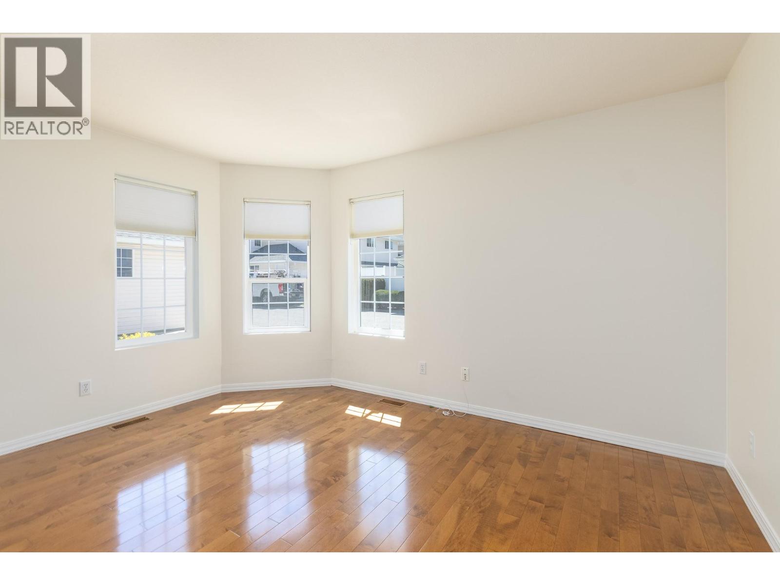 #112 870 10 Street SW - 4