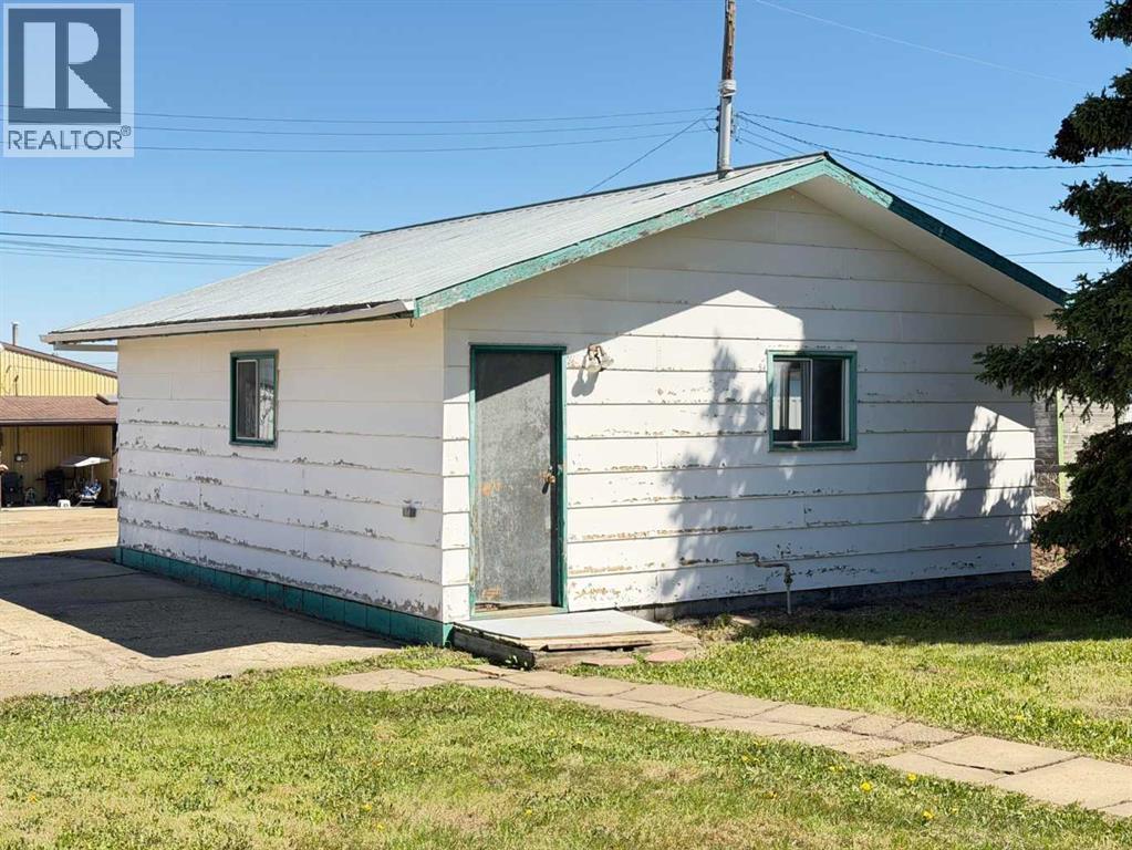 5027 46 Avenue - 3