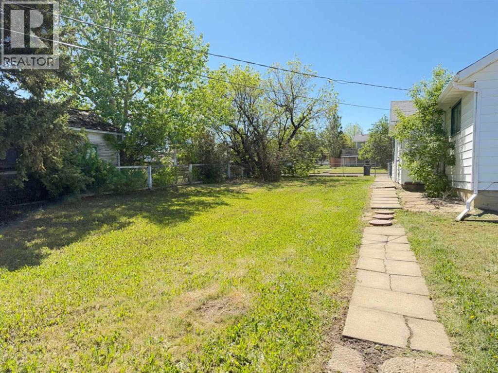 5027 46 Avenue - 28