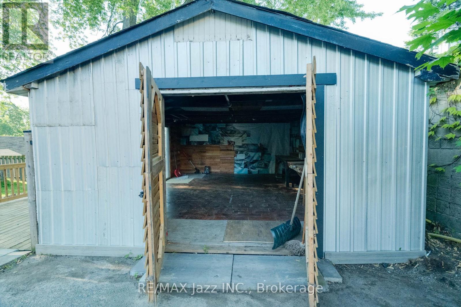 81 WELLINGTON AVENUE W - Image 35